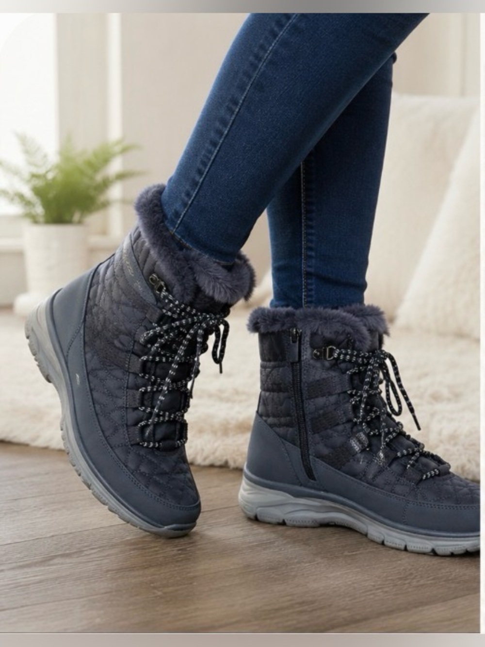 Skechers Women’s Navy Faux Fur Lined Winter Boots Size 9 EUC